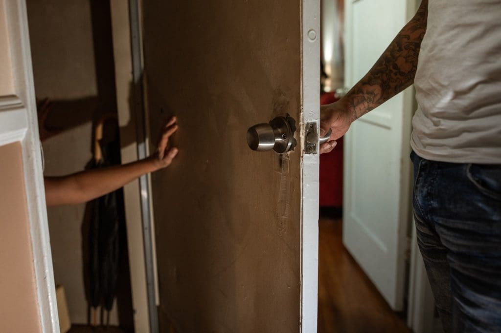 10 znaków ostrzegawczych, które świadczą o gaslightingu, których nigdy nie należy ignorować