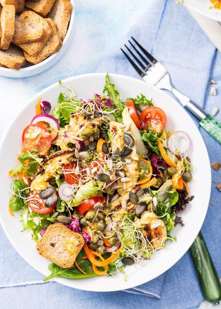 Fit sałatka z grillowanym indykiem