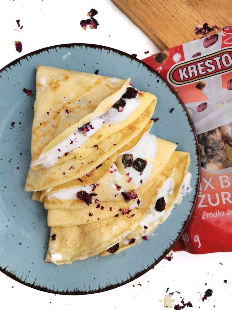Naleśniki z bakaliową posypką