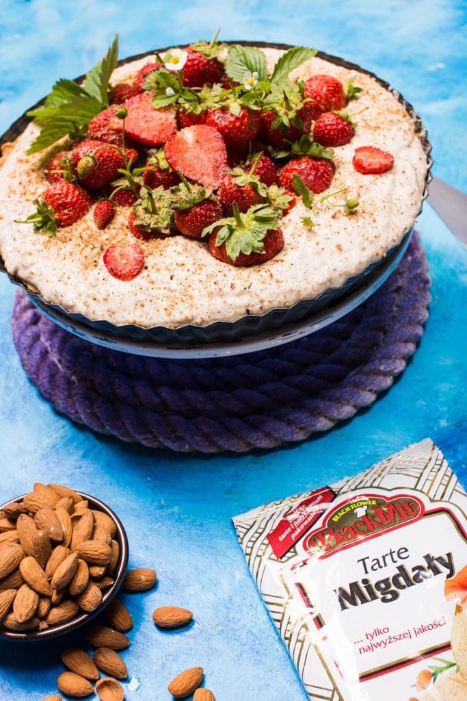 Tarta migdałowa z owocami